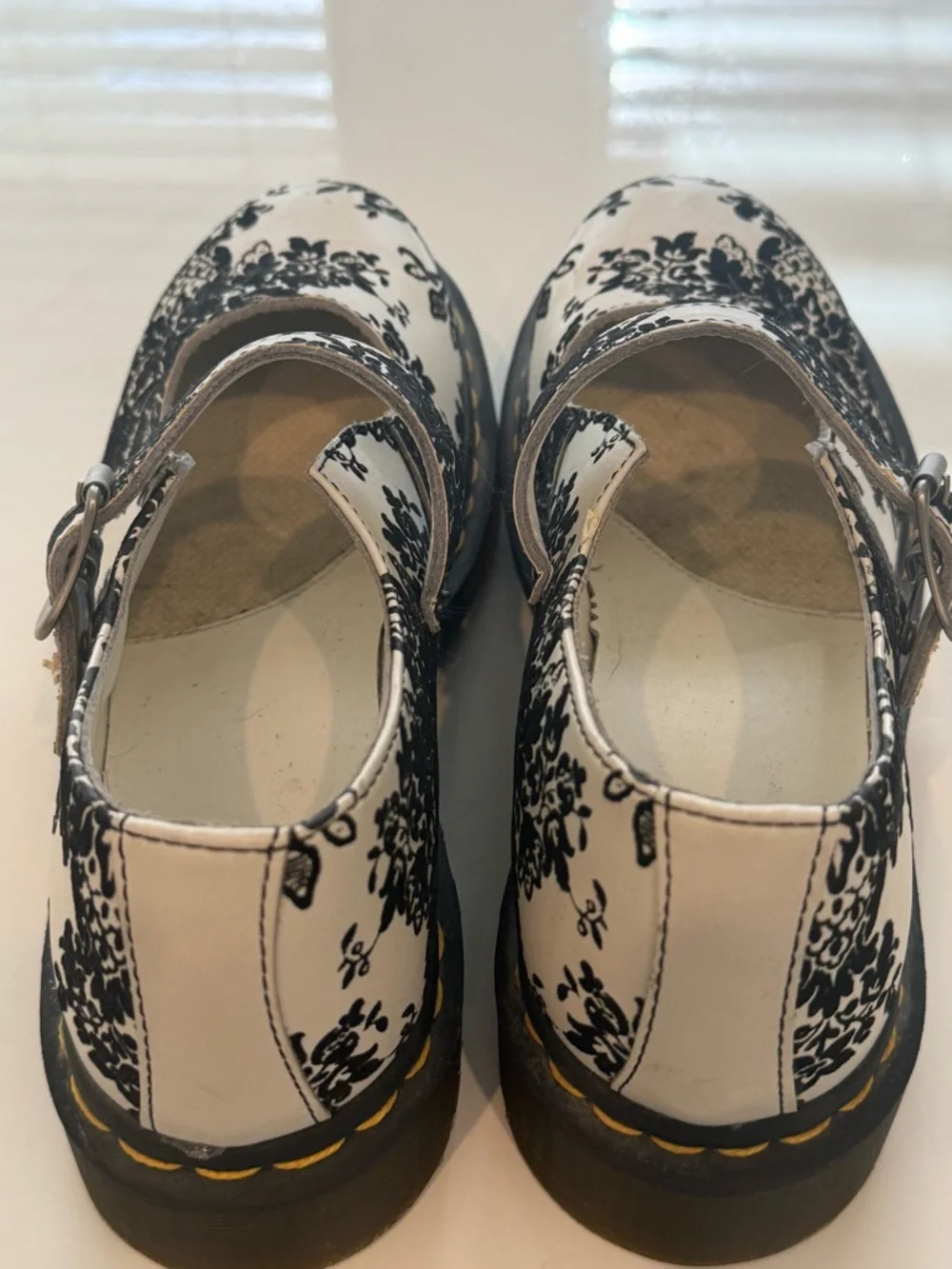Vintage Dr Martens Velvet Floral Mary
Jane Womens US 9 Black White
Flocked Rare - Picture 4 of 6